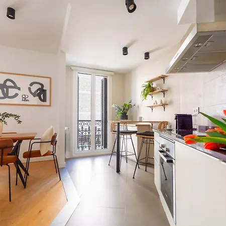 דירה ☆centric Spacious⎮7 Balconies⎮brand New ⎮aircon ☆